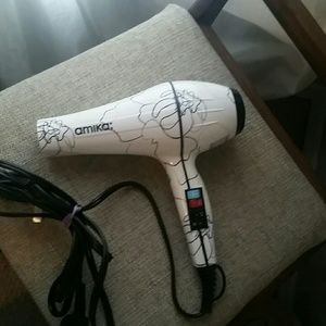 Amika blow dryer